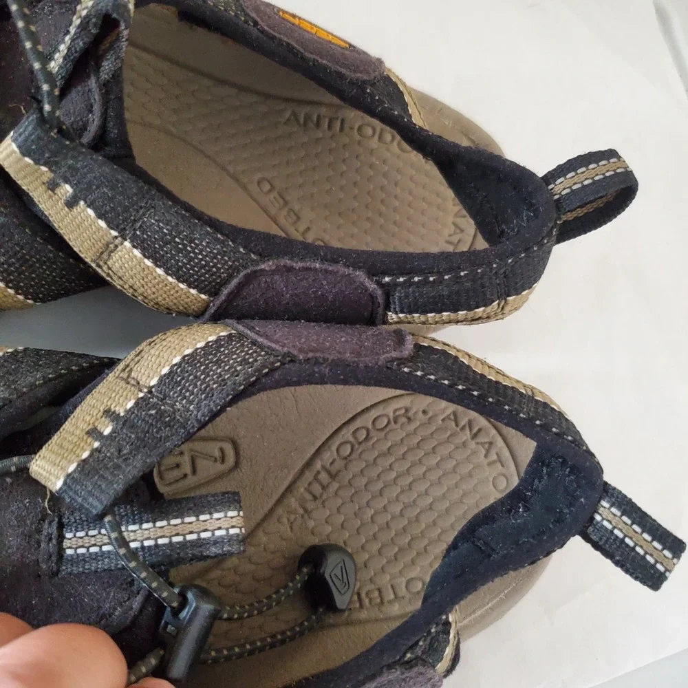 Keen Newport H2 Mens Sandals Black Olive Green Waterproof Hiking Shoes Size 9.5